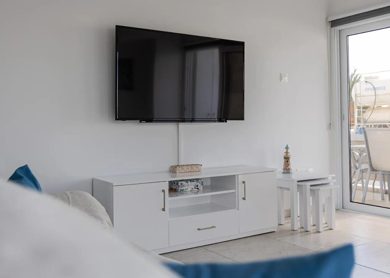 Apartament Larnaca Beachhouse