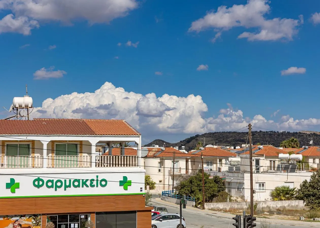 Larnaca Beachhouse 0*,