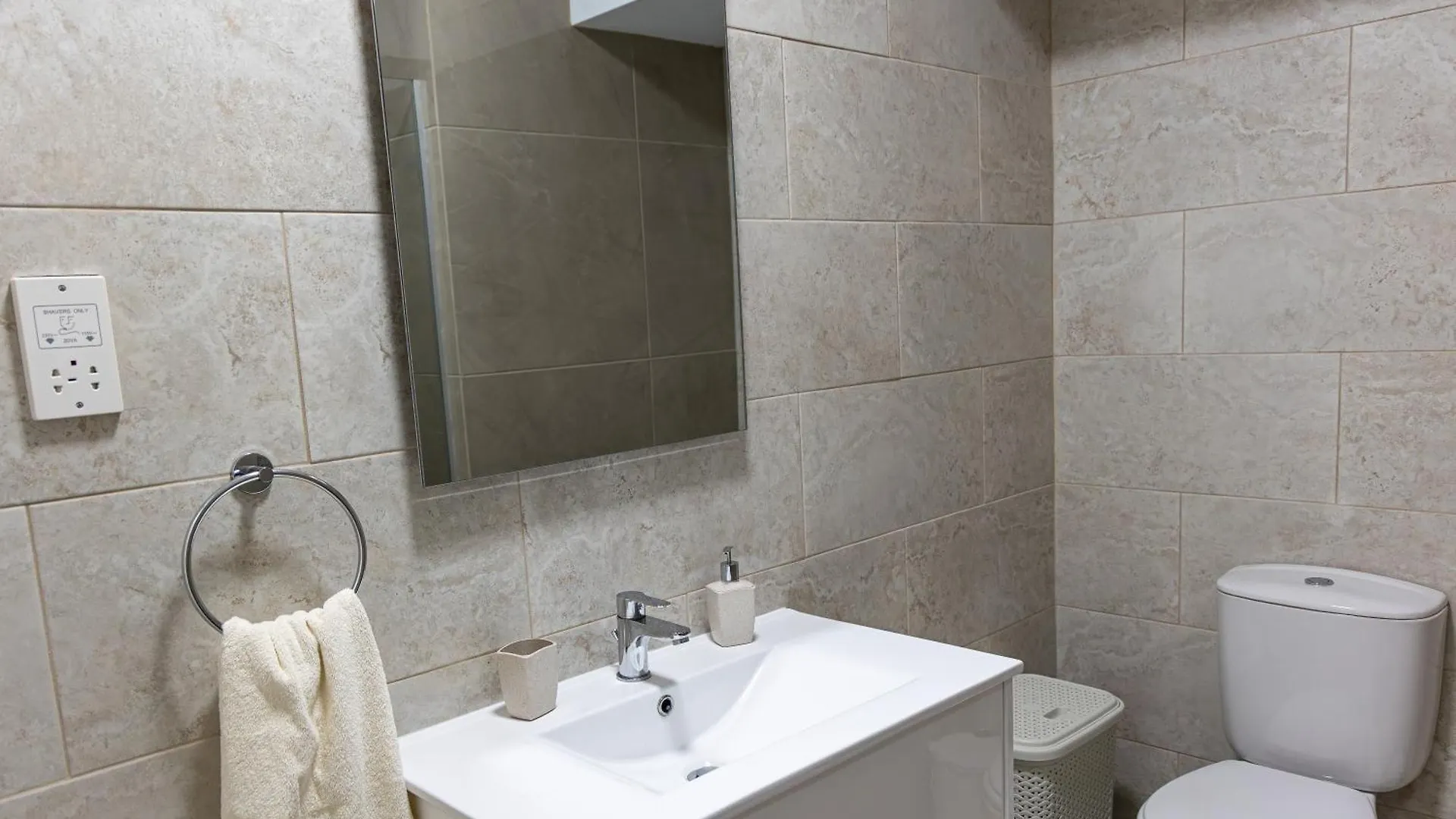 Apartament Larnaca Beachhouse