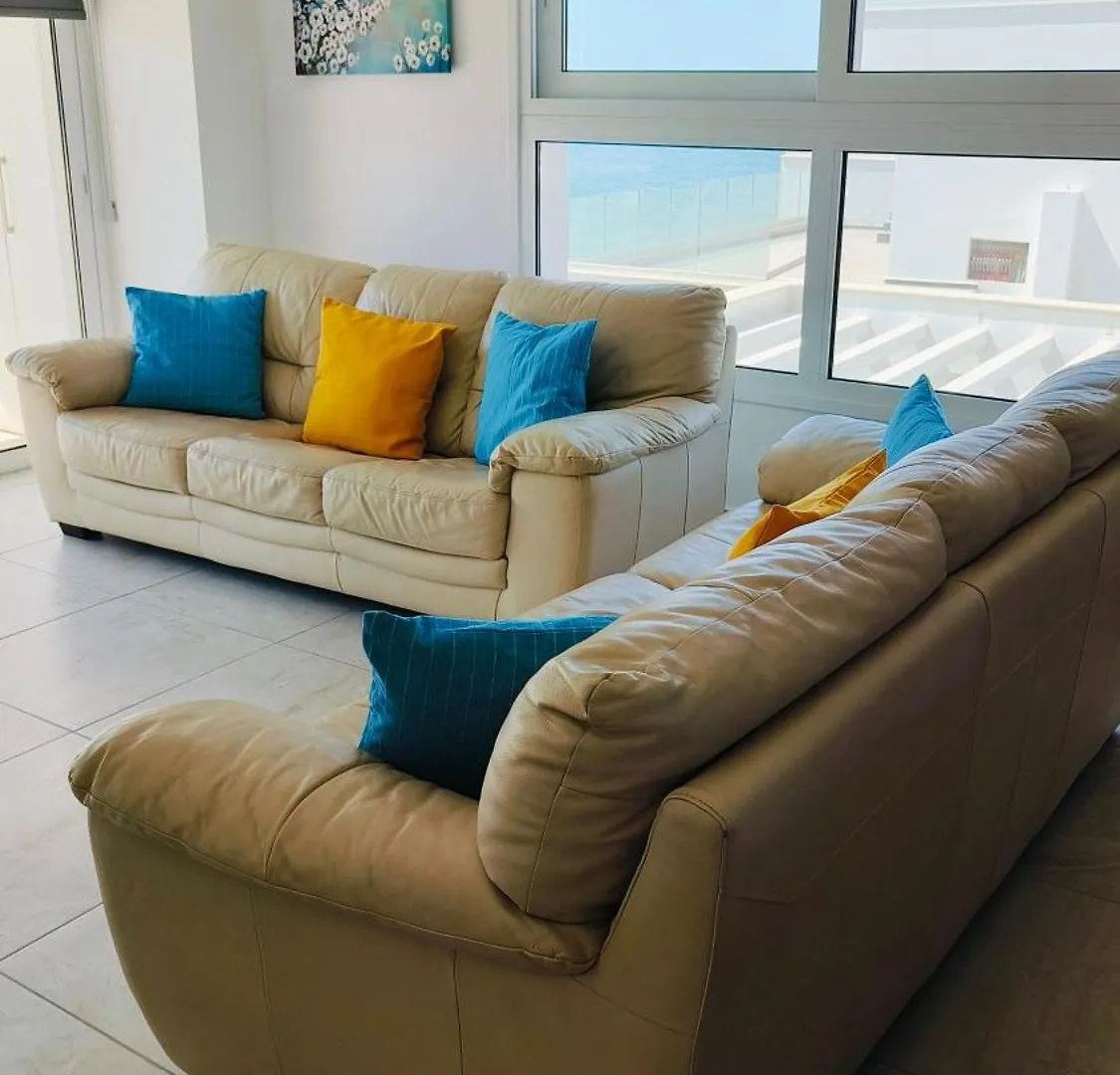 Apartament Larnaca Beachhouse