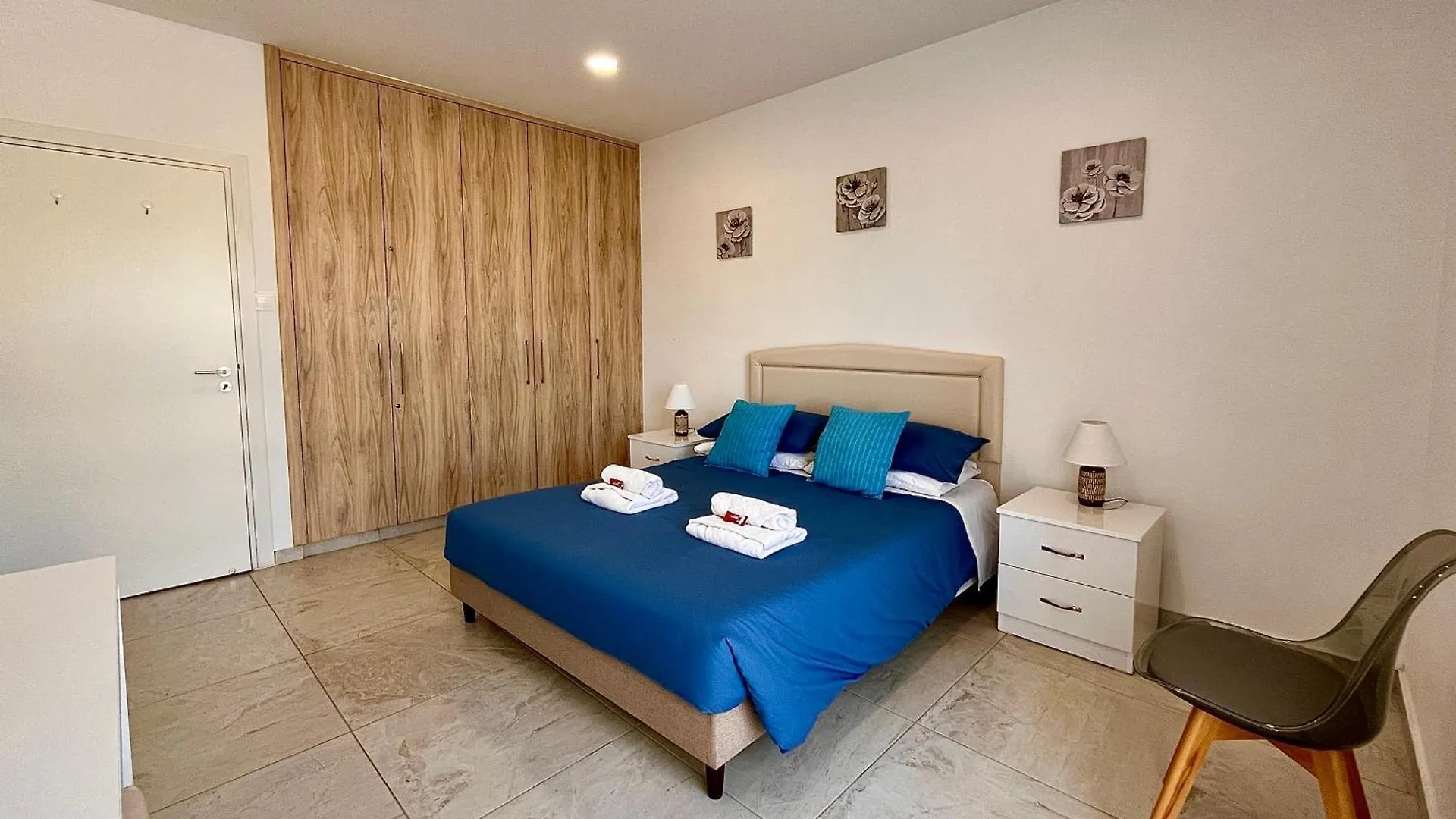 Apartament Larnaca Beachhouse